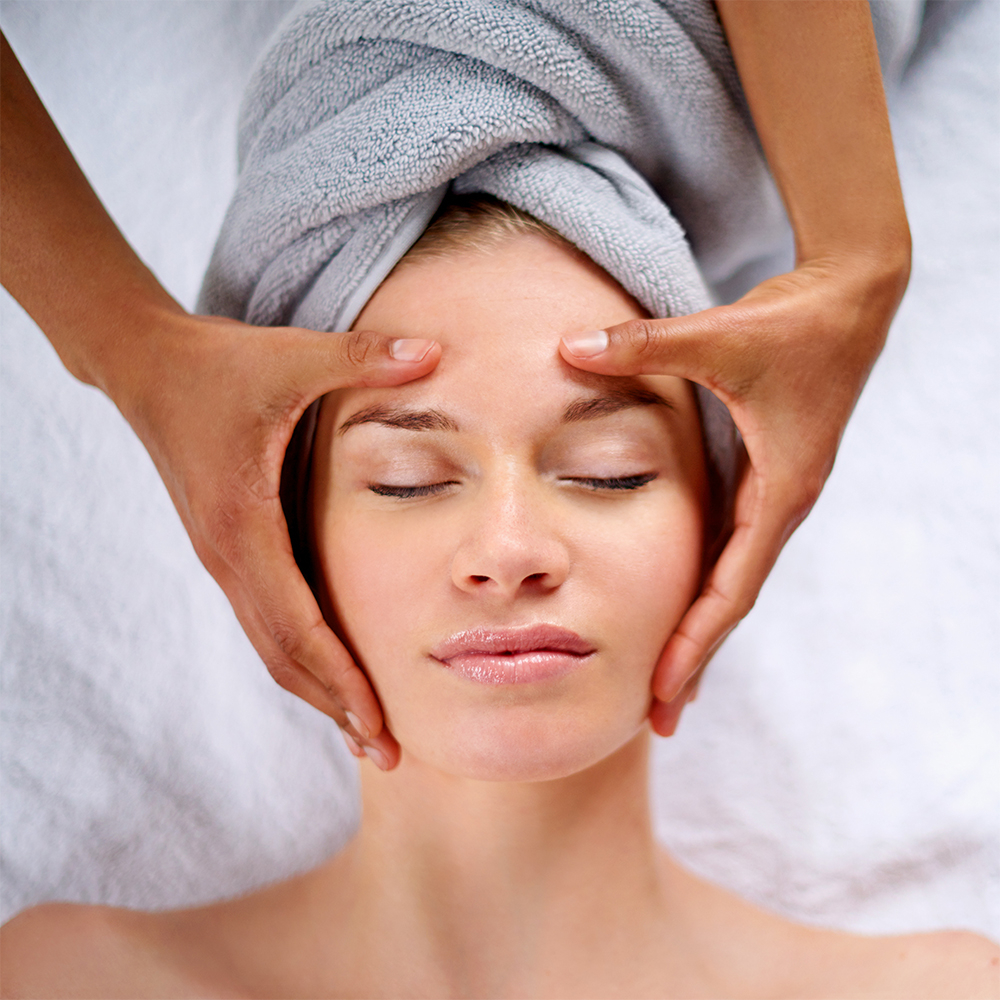 Відкрийте секрети масажу обличчя: поради для ідеальної шкіри